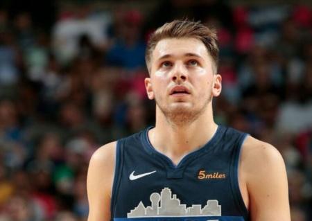 无文班马刺照样杀疯了！瓦塞尔35+7三分对轰穆雷，约基奇8次出手引争议